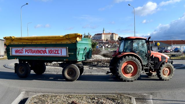 Zemědělci Fialu nepřesvědčili, protestní pohotovost zatím trvá